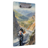 Hochgeschwindigkeits-Abenteuer in lebendiger Bergw Klemmbrett (Rechts)