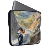 Hochgeschwindigkeits-Abenteuer in lebendiger Bergw Laptopschutzhülle (Vorne Rechts)