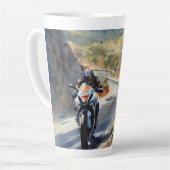 Hochgeschwindigkeits-Abenteuer in lebendiger Bergw Milchtasse (Linke Ecke)