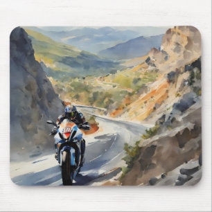 Hochgeschwindigkeits-Abenteuer in lebendiger Bergw Mousepad