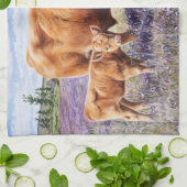 Hochland-Kuh und Kalb Lila Wildblumen Geschirrtuch (Gefaltet)