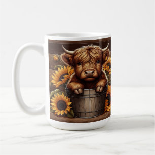 Hochland-Kuhkalb mit Sonnenblumen im Holzbehälter Kaffeetasse