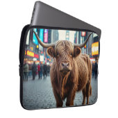 Hochlandkuh am Times Square Laptopschutzhülle (Vorne Rechts)