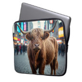 Hochlandkuh am Times Square Laptopschutzhülle (Vorderseite Links)