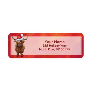 Hochlandkuh in Weihnachtsmannmütze auf Rot