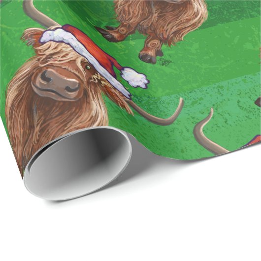 Hochlandkuh in Weihnachtsmannmütze-Muster auf Grün Geschenkpapier (Rolleneckpunkt)