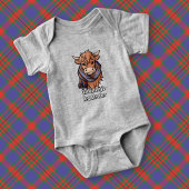 Hochlandkuh mit Carnegie Tartan Scarf Baby Strampler
