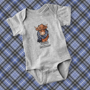Hochlandkuh mit Clark Tartan Scarf Baby Strampler