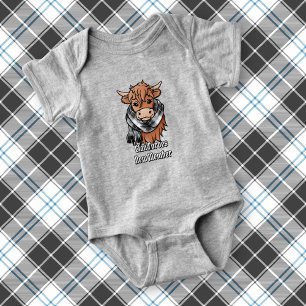 Hochlandkuh mit Forbes Dress Tartan Scarf Baby Strampler