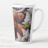 Hochlandkuh mit Lilac-Blume Milchtasse (Rechts)