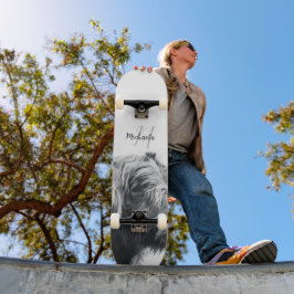 Hochlandkuhportrait Initialmonogramm Schwarz-weiß Skateboard