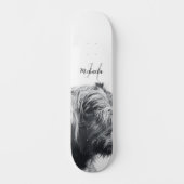 Hochlandkuhportrait Initialmonogramm Schwarz-weiß Skateboard (Vorderseite)