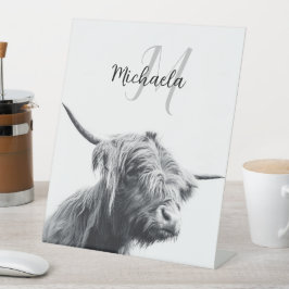 Hochlandkuhportrait Initialmonogramm Schwarz-weiß Sockelschild