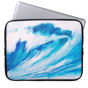 Hochozeanwellen im Wasser, blumarinfarbig Laptopschutzhülle