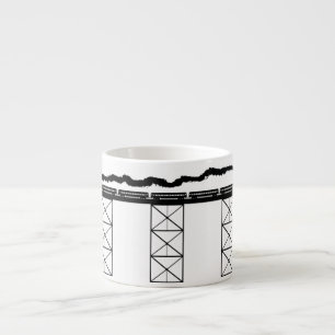 Hochrangige Brücke mit Überfahrt-Dampf-Lokomotiv Espressotasse