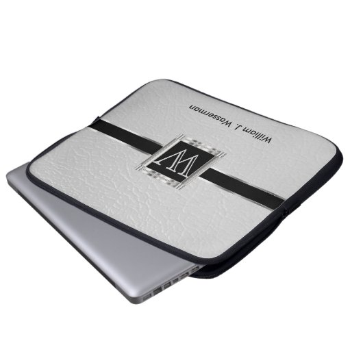 Hochskalierbares Monogramm-Weißleder Laptopschutzhülle (Vorne Knopf)