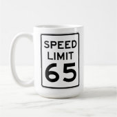 Höchstgeschwindigkeit 65 MPH-Zeichen Kaffeetasse (Links)