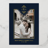 Hochwertige Navy Blüh Chic Golden Initials Folieneinladung (Vorderseite)