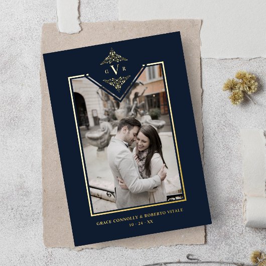 Hochwertige Navy Blüh Chic Golden Initials Folieneinladung