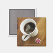 Hochwinkelaufnahme einer Tasse Tee Magnet (Vorderseite/Rückseite)