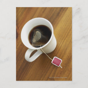 Hochwinkelaufnahme einer Tasse Tee Postkarte