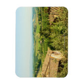 Hochwinkelaufnahme von Häusern mit Weinberg im Magnet (Vertikal)