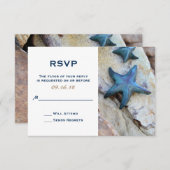 Hochzeit am Rocky Background Beach RSVP Karte (Vorne/Hinten)