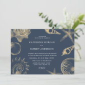 Hochzeit am Strand in goldblauer Hochzeit Einladun Einladung (Stehend Vorderseite)