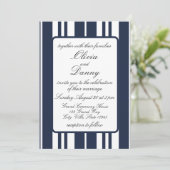 Hochzeit am Ufer des Meeres mit blauen Streifen Einladung (Stehend Vorderseite)