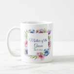 Hochzeit der Anemone-Blume Kaffeetasse<br><div class="desc">Diese Tasse von Wedding Coffee enthält ein elegantes blaues Drehbuch auf weißem Hintergrund, umgeben von wunderschönen Anemone-Blume in Rosa, Lavendel, Blau, lila und violett mit grünen Blätter. Der Text kann durch Bearbeiten der Textfelder personalisiert werden. Entworfen für Sie von Evco Studio © unter www.zazzle.com/store/evcostudio #wedding #coffee #Tasse #coffeemugs #coffeelovers #labels...</div>