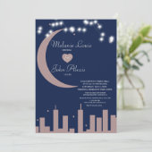 Hochzeit der Blush Rose Navy Nightime Skyline Einladung (Stehend Vorderseite)