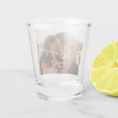 Hochzeit der modernen Foto-Kalligrafie-Verlobung Schnapsglas (Rückseite)