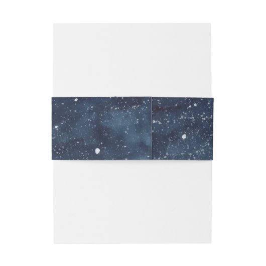 Hochzeit der Navy Blue Snowy Winter Night Monogram Einladungsbanderole (Rückseitenbeispiel)