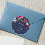 Hochzeit der rosa Rosen in Navy Runder Aufkleber<br><div class="desc">Navy blauburgundy Blume Vintage Rose Hochzeitsetiketten Aufkleber.</div>