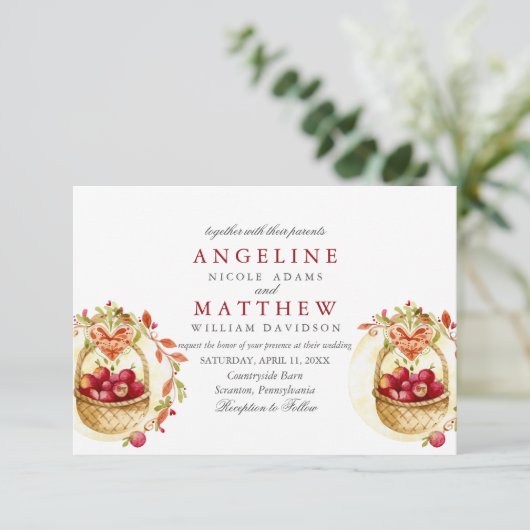 Hochzeit des Apfelwaldes mit rotem Herz Einladung (Stehend Vorderseite)