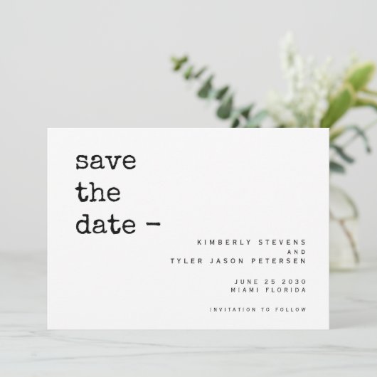 Hochzeit einer modernen, einfachen Schreibmaschine Save The Date (Stehend Vorderseite)