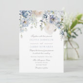 Hochzeit Elegance Dusty Blue & White Floral Weddin Einladung (Stehend Vorderseite)