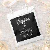 Hochzeit Elegante Script Black Modern Typografy Geschenktütchen (Ausgeschnitten)