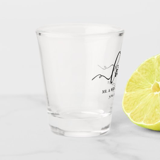 Hochzeit Eleganter Kalligrafie-Script-Liebe Schnapsglas (Links)