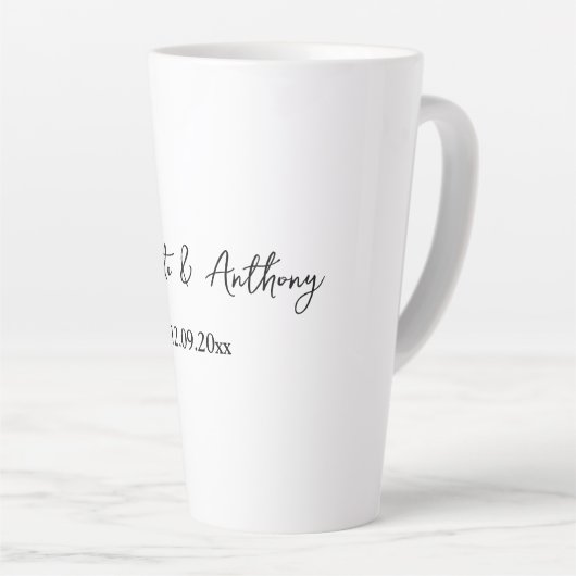 Hochzeit Eleganter Script kreativ Schwarz-weiß Milchtasse (Rechte Ecke)
