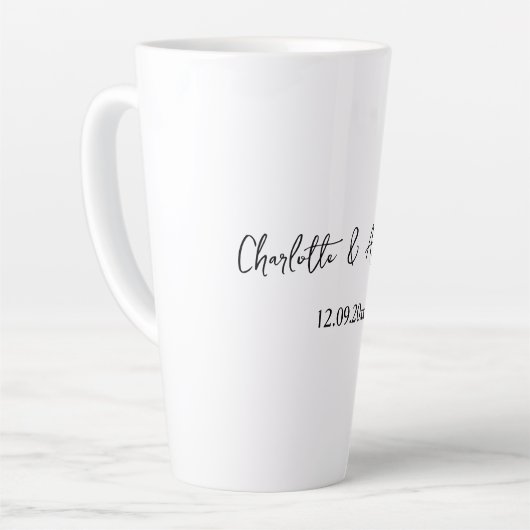 Hochzeit Eleganter Script kreativ Schwarz-weiß Milchtasse (Linke Ecke)