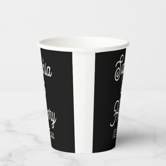 Hochzeit Eleganter Script Typografie Schwarz-weiß Pappbecher (Rechts)
