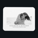 Hochzeit | Elegantes modernes Foto Magnet<br><div class="desc">Dieses Design ist eine einfache,  elegante,  moderne Vorlage. Hinzufügen benutzerdefinierter Fotos</div>