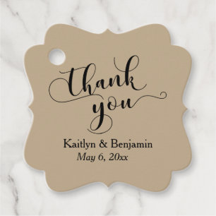 Hochzeit Elegantes schwarzes Skript, warmer Sand V Geschenkanhänger