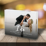 Hochzeit Foto Minimalistischen Paar Einfach ich tu<br><div class="desc">Dieses Design bietet ein einfaches Foto-Foto-Paar Hochzeit I Do,  saubere minimalistische moderne individuelle Namen,  ein zeitgenössischer schlichter vereinfachender,  moderner Blockskript-Schriftart,  whimsical Typografie Stil Design,  ein paar Bilder individuell angepasst,  ein minimales verheiratetes Paar Foto,  eine vereinfachende Eleganz Geschenk-Sake,  ein stilvolles trendisches fügen Sie Ihr Foto,  ein personalisiertes Datum Geschenk Idee</div>