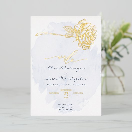HOCHZEIT | Gold Gilded Rose auf Dusty Blue Folieneinladung (Stehend vorne)