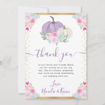 Hochzeit im Herbst für lila und weiße Blumenpumpen