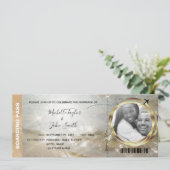 Hochzeit in Urlaubsort Boarding Pass Tropical Beac Einladung (Stehend Vorderseite)