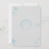 Hochzeit in Urlaubsort für silberne Muscheln Einladung (Rückseite)