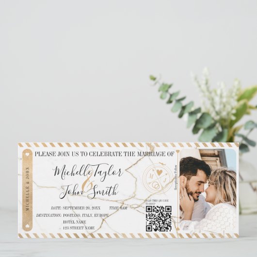 Hochzeit in Urlaubsort Gold Boarding Pass QR Code Einladung (Stehend Vorderseite)